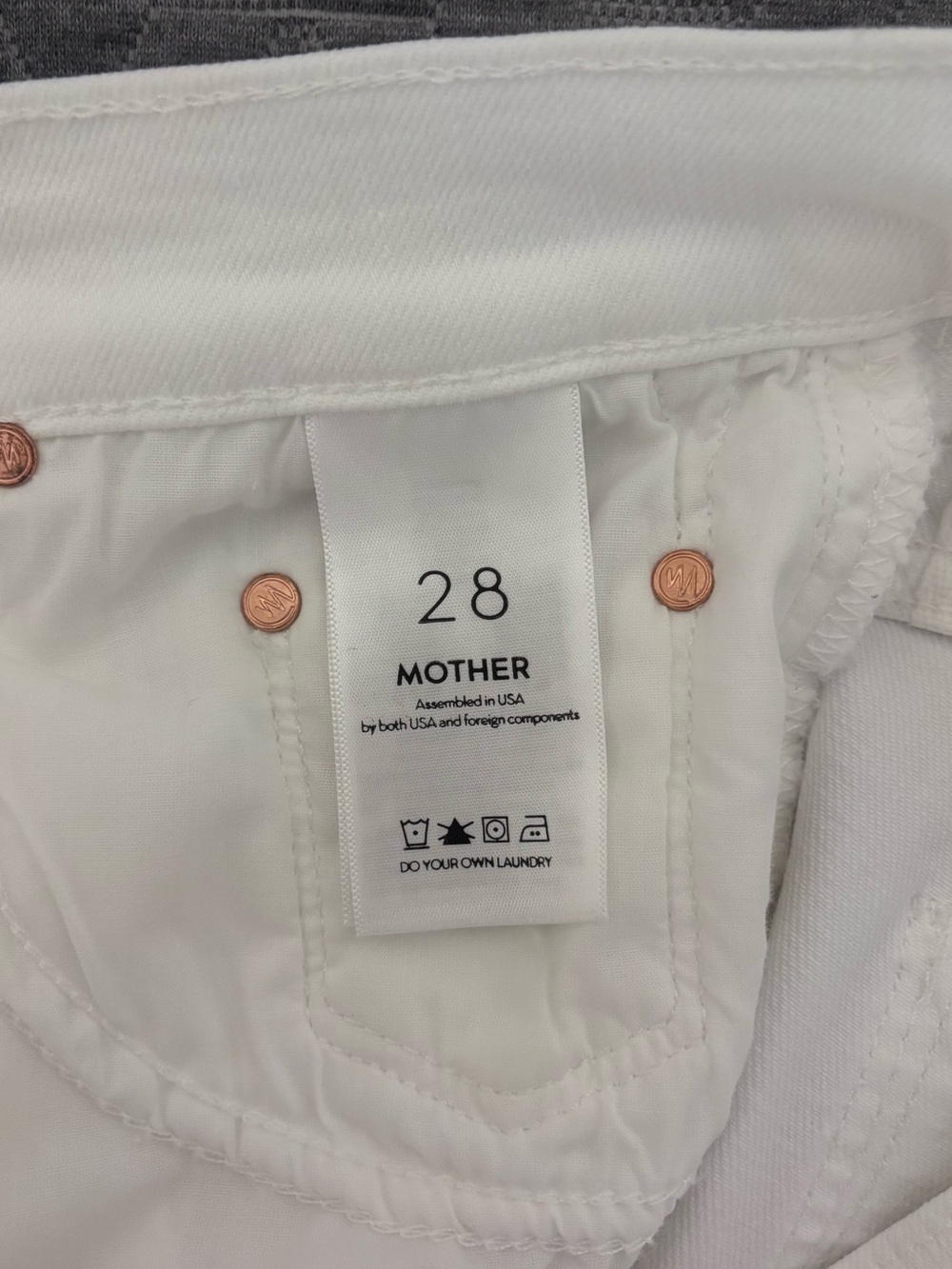 MOTHER The Weekender Fray White Mid Rise Flare Jeans Fairest Of Them All Size 28 - Picture 10 of 12